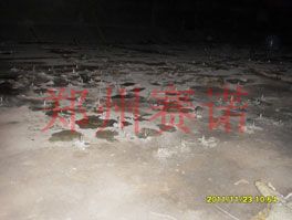 深圳地铁地板大面积漏水