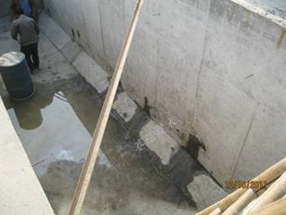 水池漏水使用其他材料仍然漏水