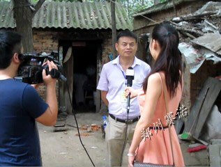 记者对郑州赛诺建材有限公司王福州总经理进行采访