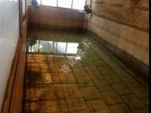 用YY-1瓷砖渗漏一喷灵对贴过瓷砖的游泳池漏水的治理