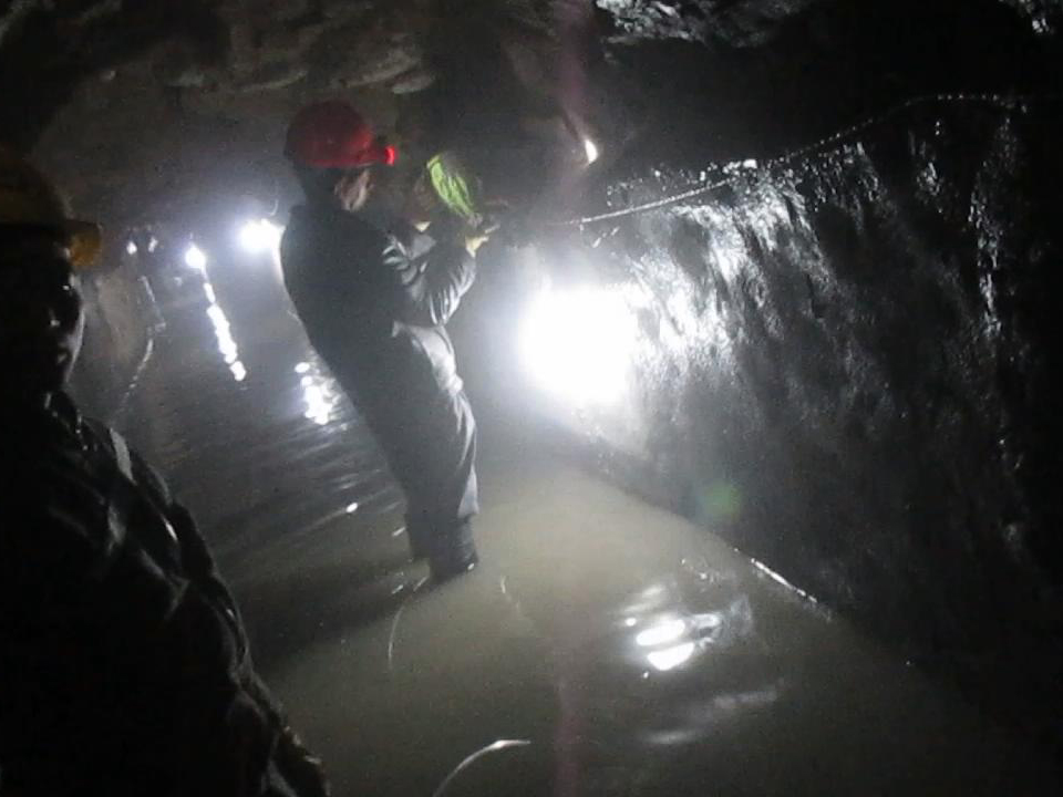 汶川岩石输水隧道渗漏水治理案例
